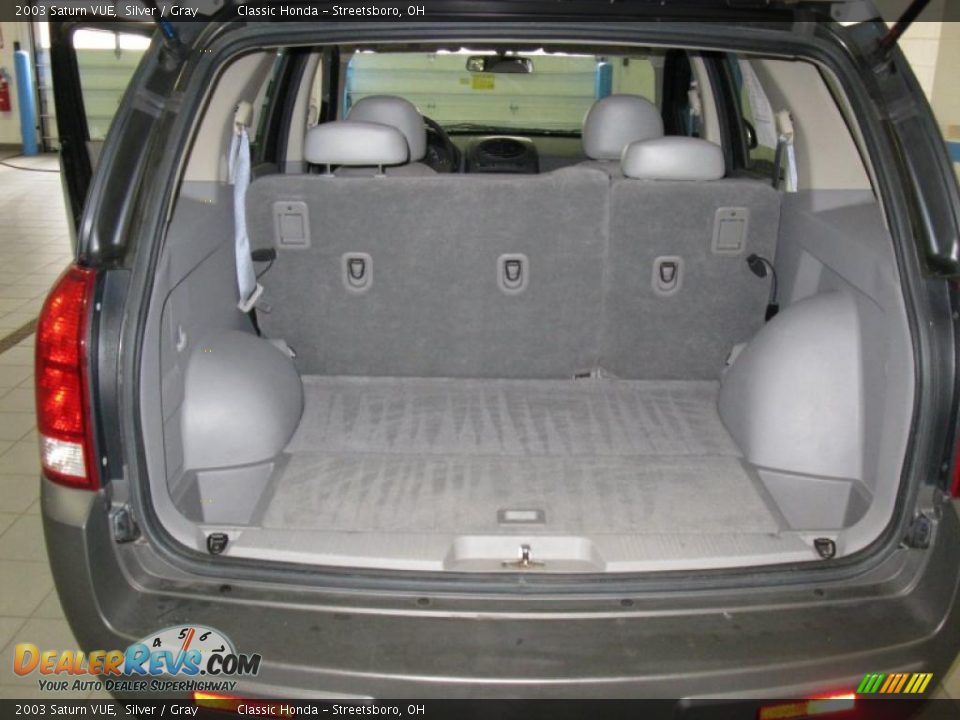 2003 Saturn VUE Silver / Gray Photo #11