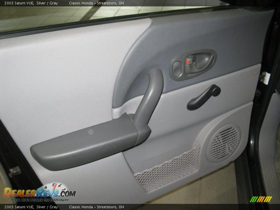 2003 Saturn VUE Silver / Gray Photo #12