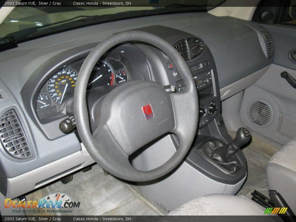 2003 Saturn VUE Silver / Gray Photo #14
