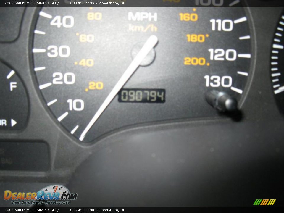 2003 Saturn VUE Silver / Gray Photo #16