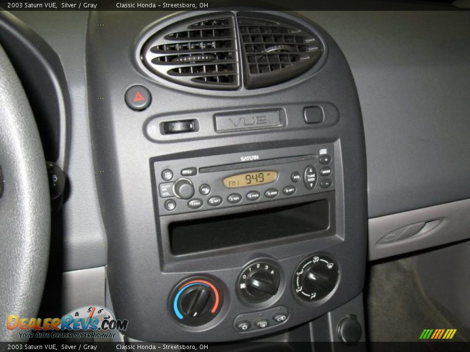 2003 Saturn VUE Silver / Gray Photo #17