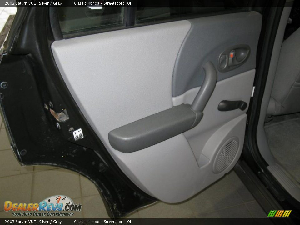 2003 Saturn VUE Silver / Gray Photo #20
