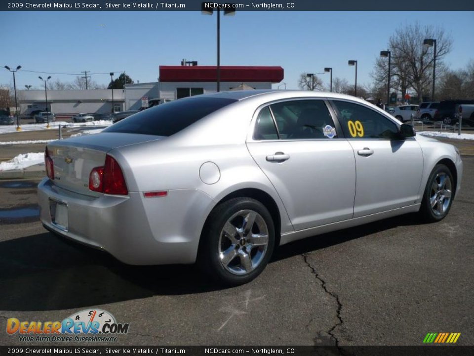 2009 Chevrolet Malibu LS Sedan Silver Ice Metallic / Titanium Photo #4