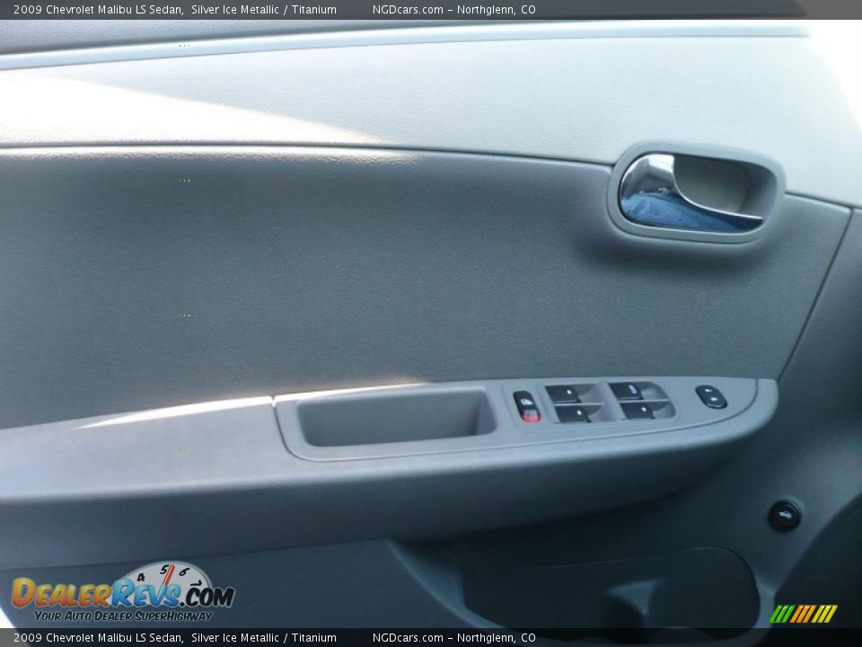 2009 Chevrolet Malibu LS Sedan Silver Ice Metallic / Titanium Photo #7