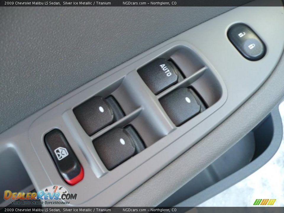 2009 Chevrolet Malibu LS Sedan Silver Ice Metallic / Titanium Photo #8