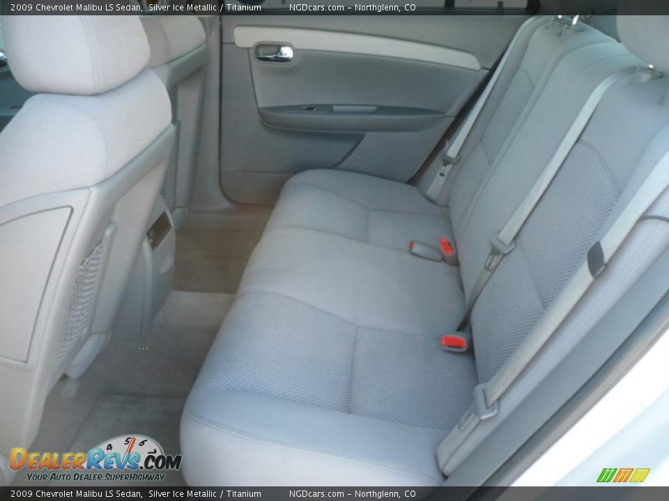 2009 Chevrolet Malibu LS Sedan Silver Ice Metallic / Titanium Photo #10