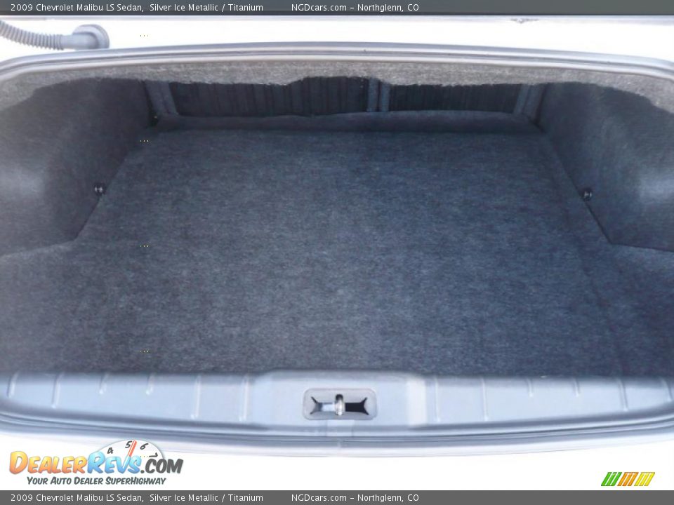 2009 Chevrolet Malibu LS Sedan Silver Ice Metallic / Titanium Photo #11
