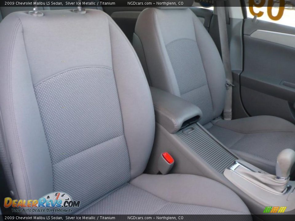 2009 Chevrolet Malibu LS Sedan Silver Ice Metallic / Titanium Photo #12