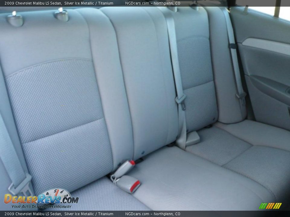 2009 Chevrolet Malibu LS Sedan Silver Ice Metallic / Titanium Photo #13