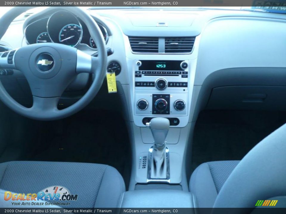 2009 Chevrolet Malibu LS Sedan Silver Ice Metallic / Titanium Photo #14