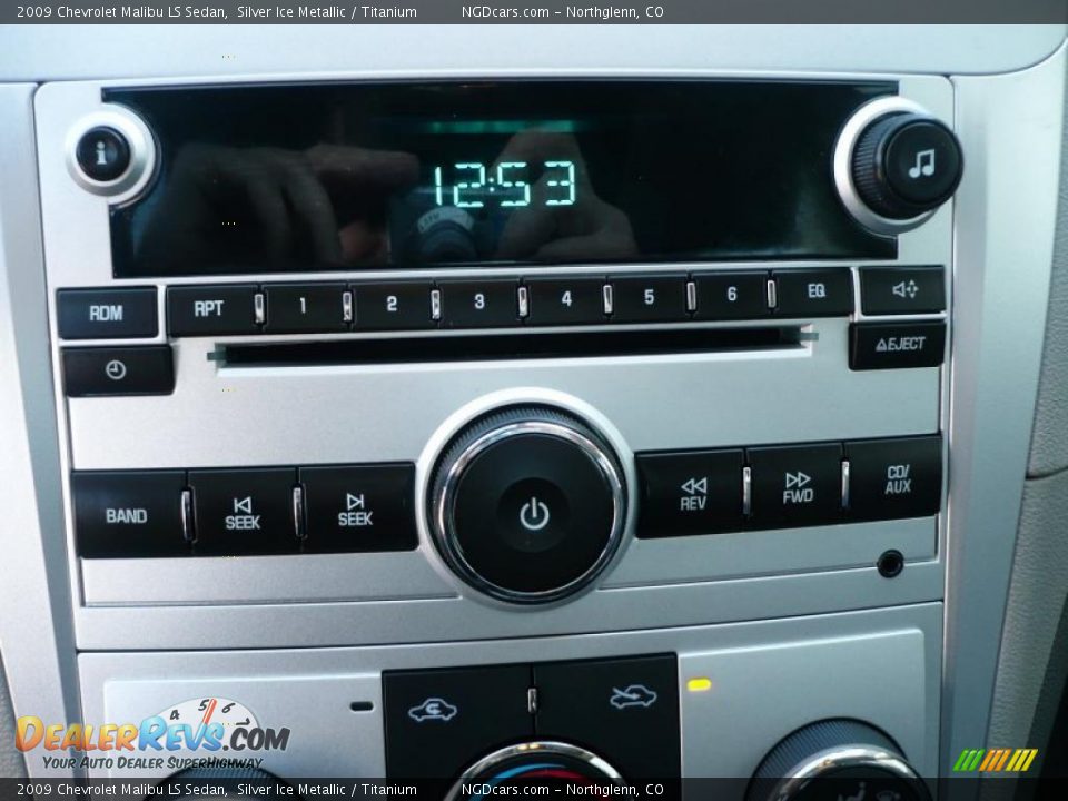 2009 Chevrolet Malibu LS Sedan Silver Ice Metallic / Titanium Photo #17