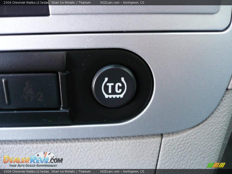 2009 Chevrolet Malibu LS Sedan Silver Ice Metallic / Titanium Photo #19