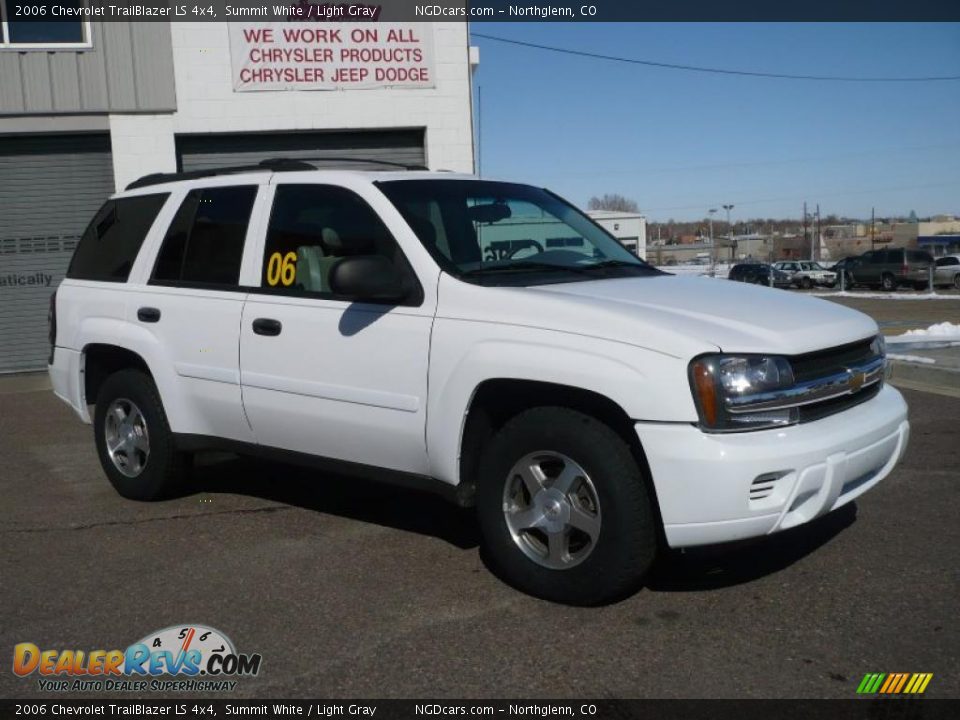 2006 Chevrolet TrailBlazer LS 4x4 Summit White / Light Gray Photo #3