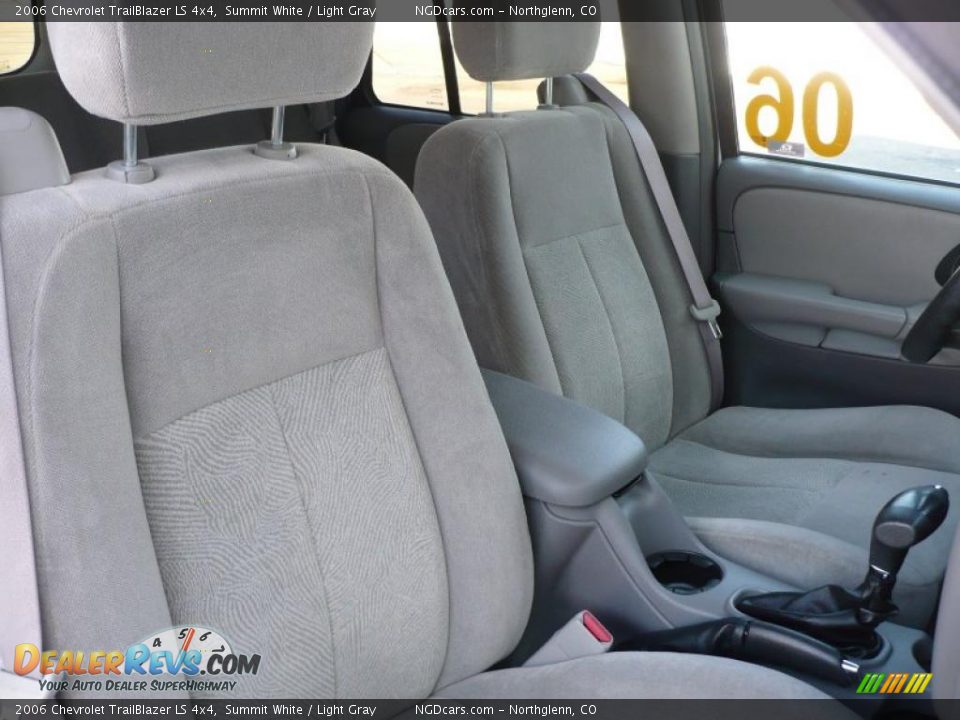 2006 Chevrolet TrailBlazer LS 4x4 Summit White / Light Gray Photo #11