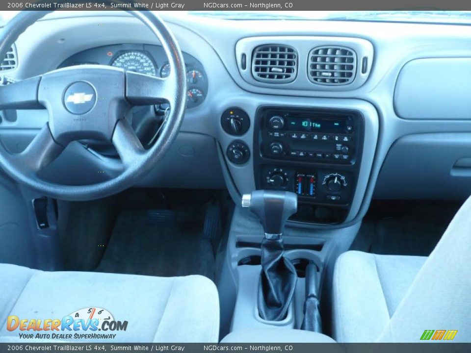 2006 Chevrolet TrailBlazer LS 4x4 Summit White / Light Gray Photo #13