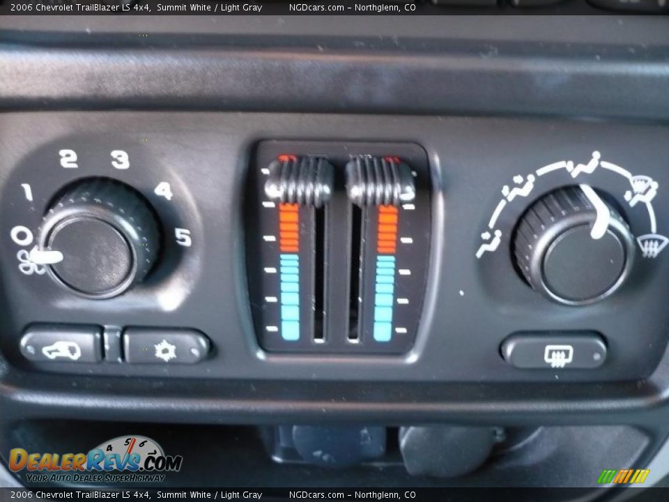 2006 Chevrolet TrailBlazer LS 4x4 Summit White / Light Gray Photo #21