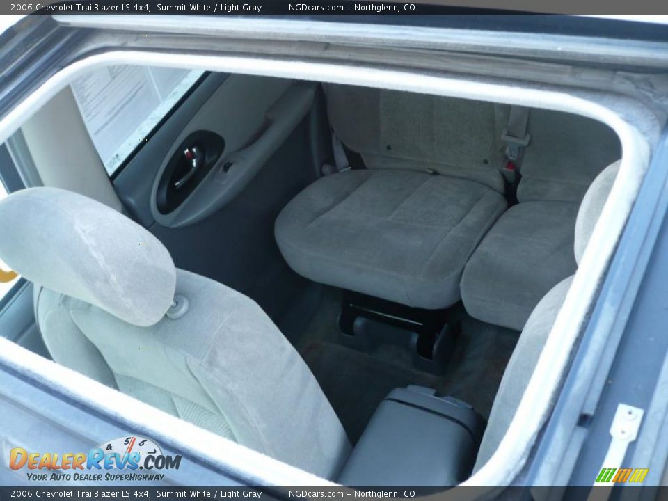 2006 Chevrolet TrailBlazer LS 4x4 Summit White / Light Gray Photo #22