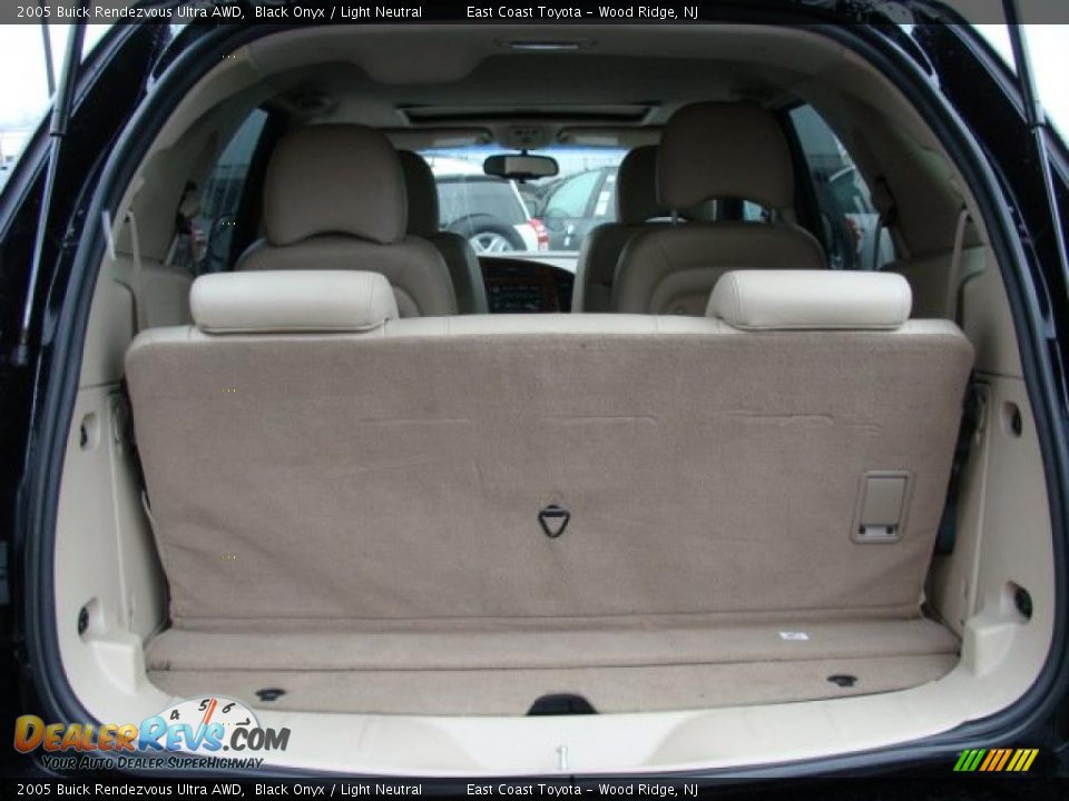 2005 Buick Rendezvous Ultra AWD Black Onyx / Light Neutral Photo #13