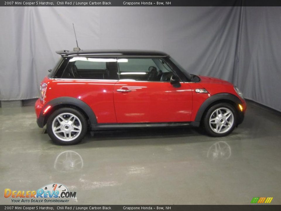 2007 Mini Cooper S Hardtop Chili Red / Lounge Carbon Black Photo #4