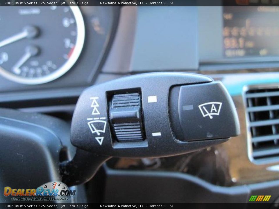 2006 BMW 5 Series 525i Sedan Jet Black / Beige Photo #11