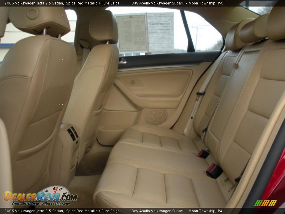 2006 Volkswagen Jetta 2.5 Sedan Spice Red Metallic / Pure Beige Photo #8