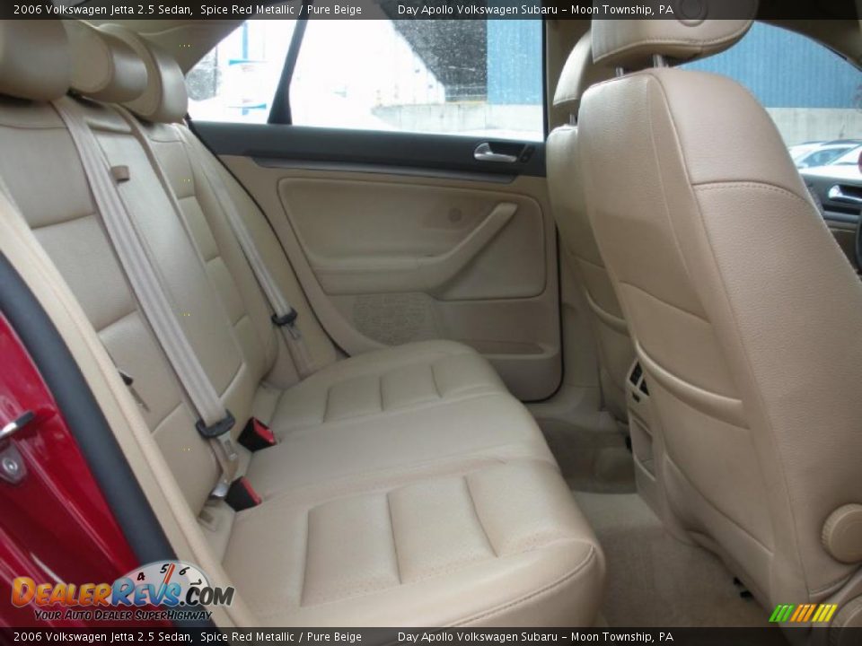 2006 Volkswagen Jetta 2.5 Sedan Spice Red Metallic / Pure Beige Photo #10
