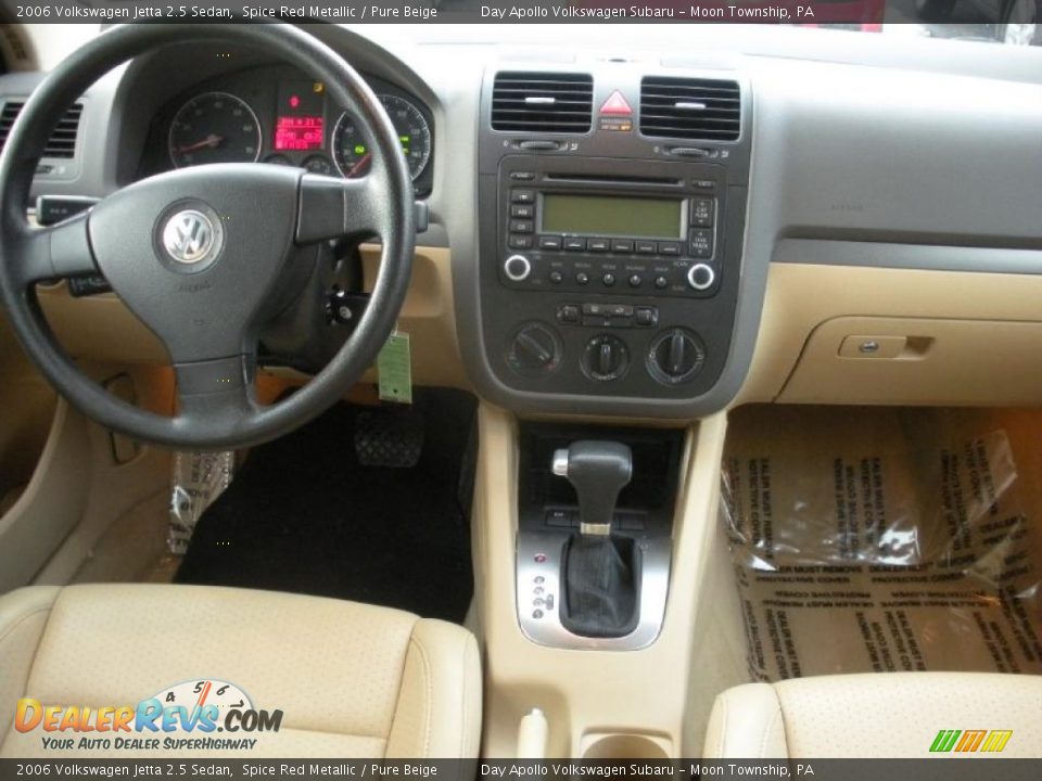 2006 Volkswagen Jetta 2.5 Sedan Spice Red Metallic / Pure Beige Photo #12