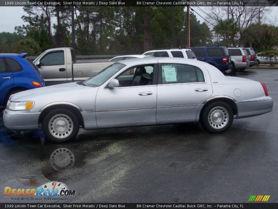 1999 Lincoln Town Car Executive Silver Frost Metallic / Deep Slate Blue Photo #1