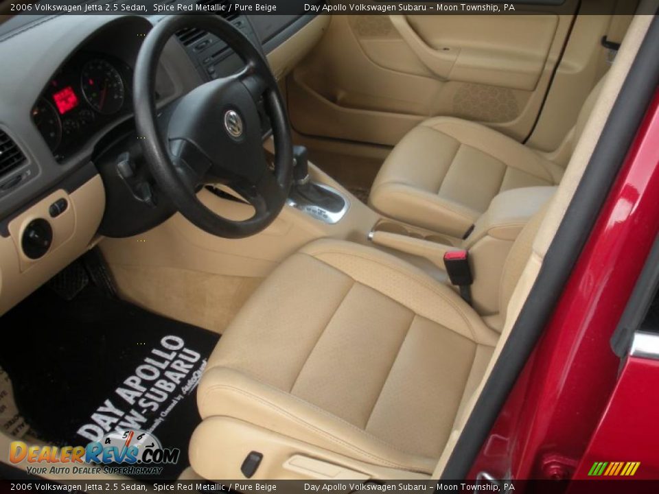 2006 Volkswagen Jetta 2.5 Sedan Spice Red Metallic / Pure Beige Photo #13