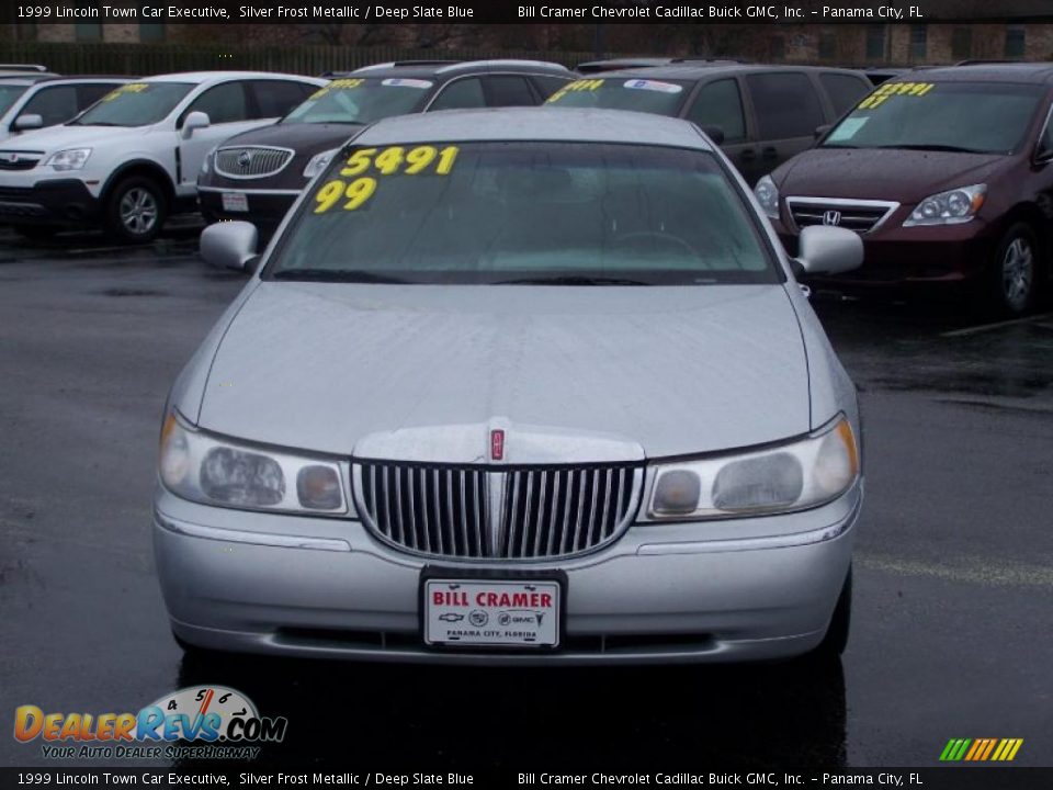 1999 Lincoln Town Car Executive Silver Frost Metallic / Deep Slate Blue Photo #2
