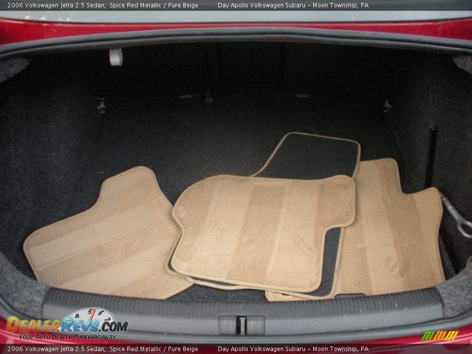 2006 Volkswagen Jetta 2.5 Sedan Spice Red Metallic / Pure Beige Photo #15