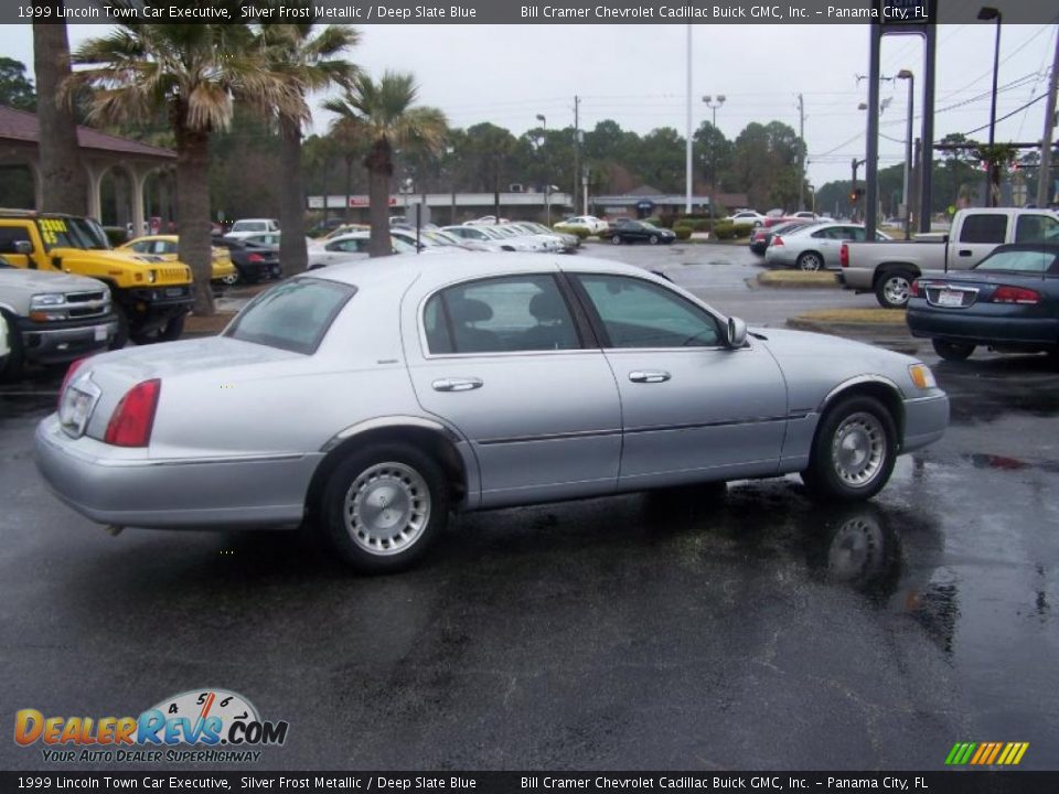 1999 Lincoln Town Car Executive Silver Frost Metallic / Deep Slate Blue Photo #3