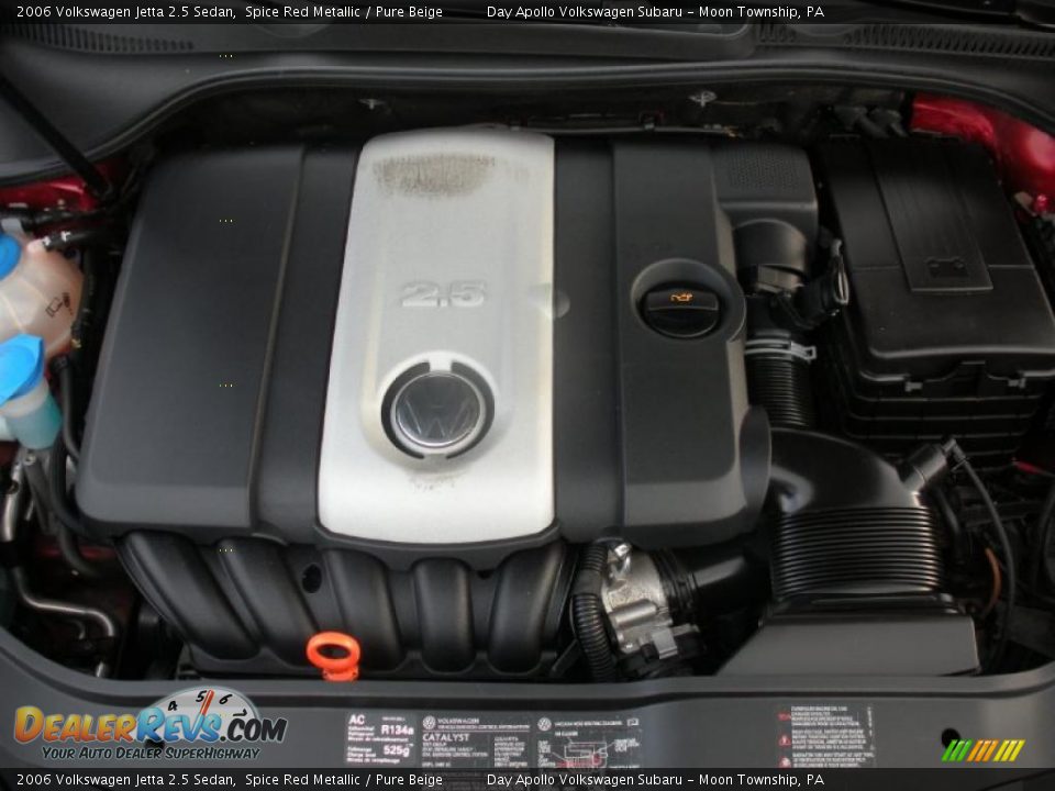 2006 Volkswagen Jetta 2.5 Sedan Spice Red Metallic / Pure Beige Photo #16