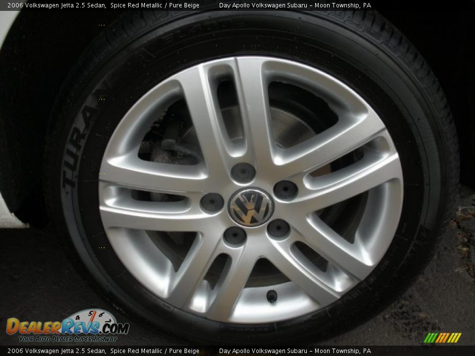 2006 Volkswagen Jetta 2.5 Sedan Spice Red Metallic / Pure Beige Photo #17