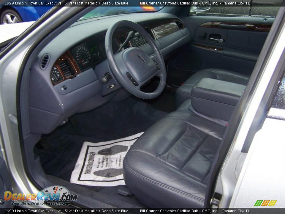 1999 Lincoln Town Car Executive Silver Frost Metallic / Deep Slate Blue Photo #6