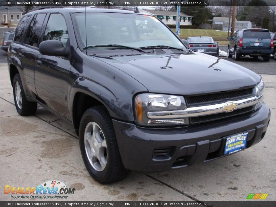 2007 Chevrolet TrailBlazer LS 4x4 Graphite Metallic / Light Gray Photo #3