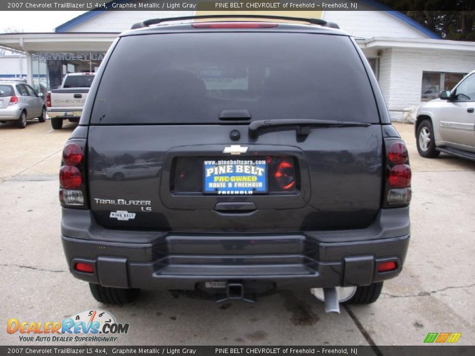 2007 Chevrolet TrailBlazer LS 4x4 Graphite Metallic / Light Gray Photo #5