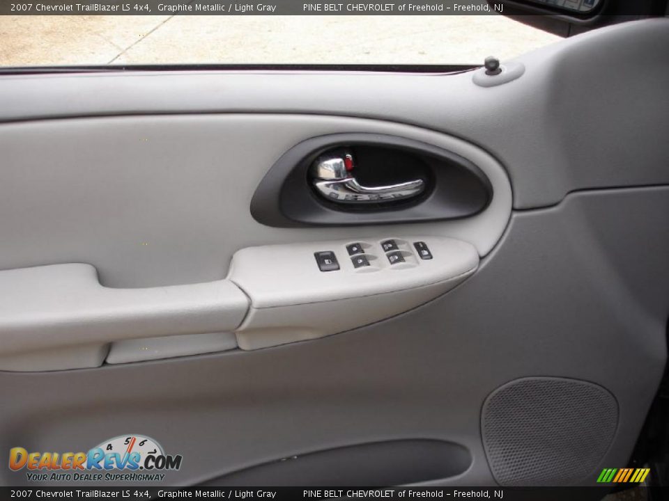 2007 Chevrolet TrailBlazer LS 4x4 Graphite Metallic / Light Gray Photo #10