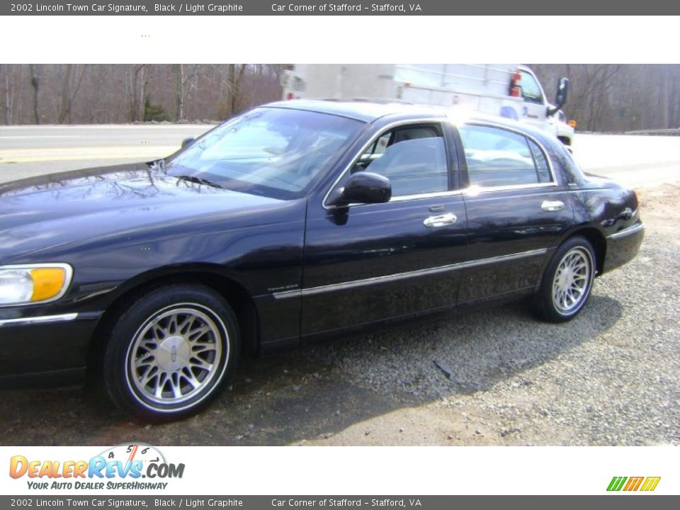 2002 Lincoln Town Car Signature Black / Light Graphite Photo #5