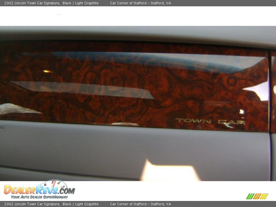 2002 Lincoln Town Car Signature Black / Light Graphite Photo #26