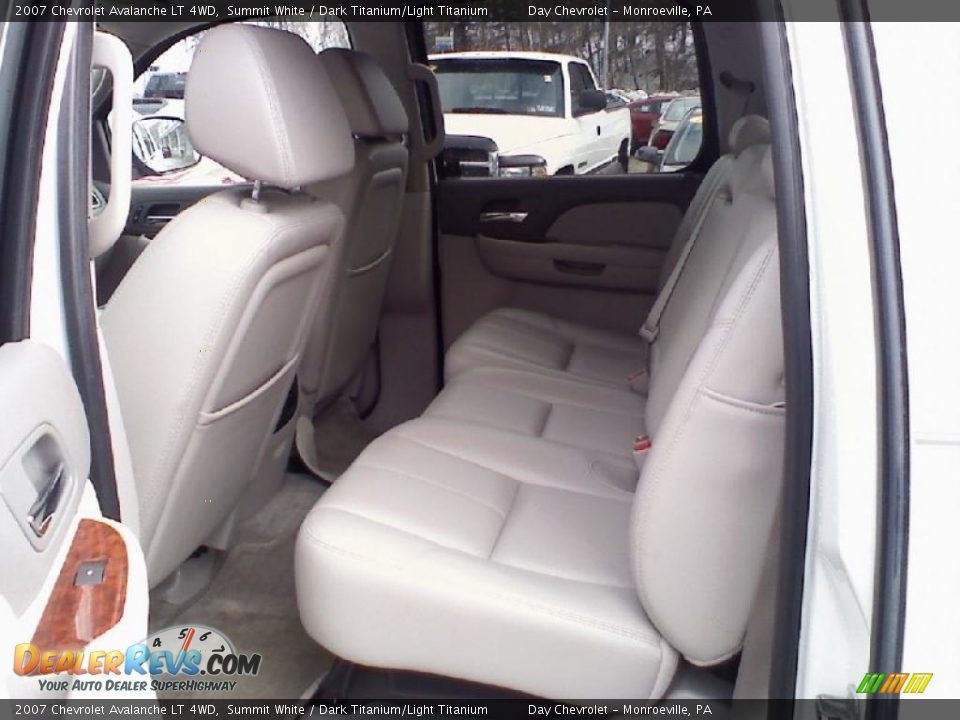 2007 Chevrolet Avalanche LT 4WD Summit White / Dark Titanium/Light Titanium Photo #6