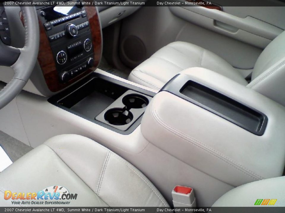 2007 Chevrolet Avalanche LT 4WD Summit White / Dark Titanium/Light Titanium Photo #10
