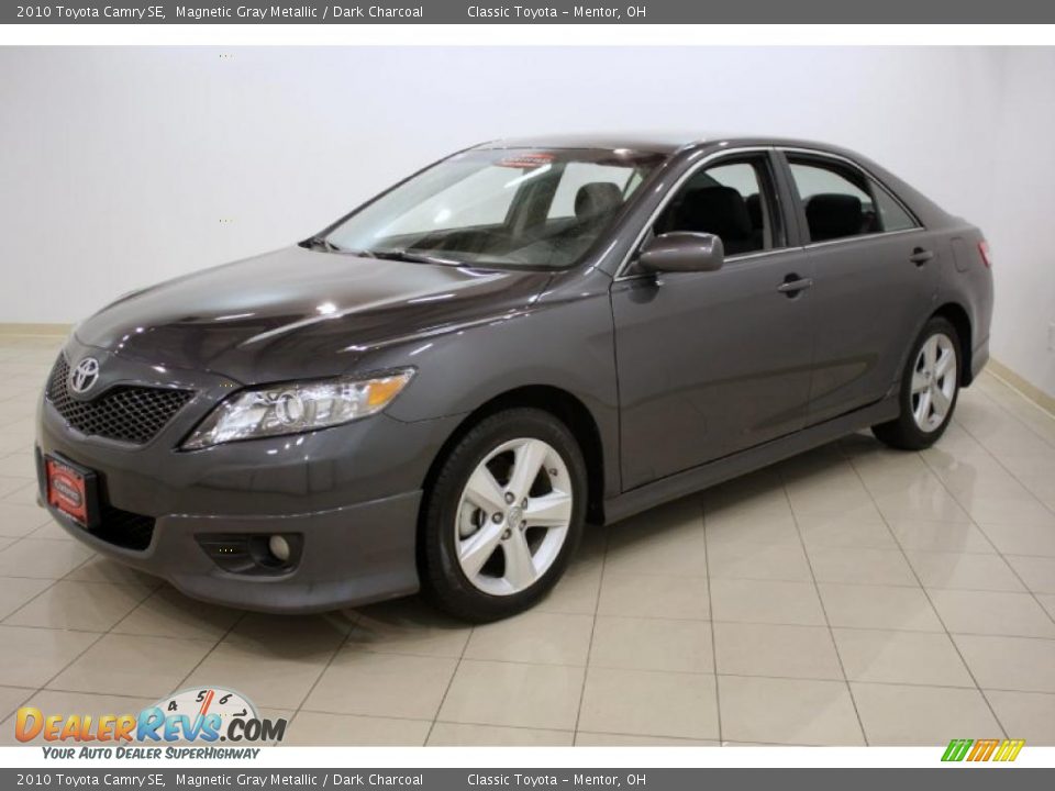 2010 Toyota Camry SE Magnetic Gray Metallic / Dark Charcoal Photo #3