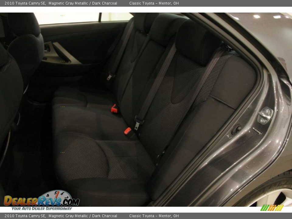 2010 Toyota Camry SE Magnetic Gray Metallic / Dark Charcoal Photo #21