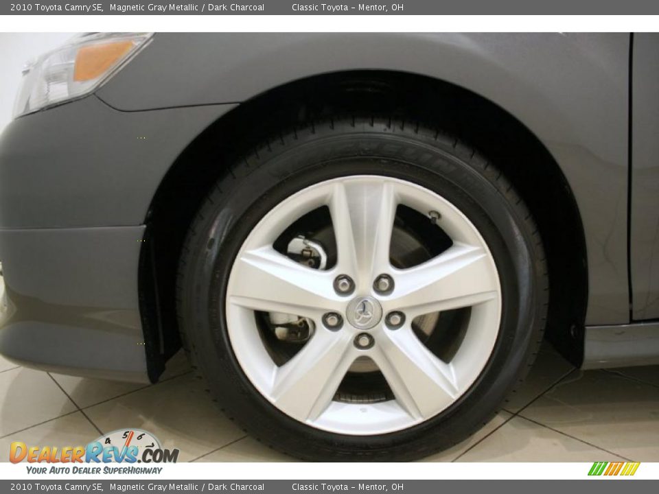 2010 Toyota Camry SE Magnetic Gray Metallic / Dark Charcoal Photo #26