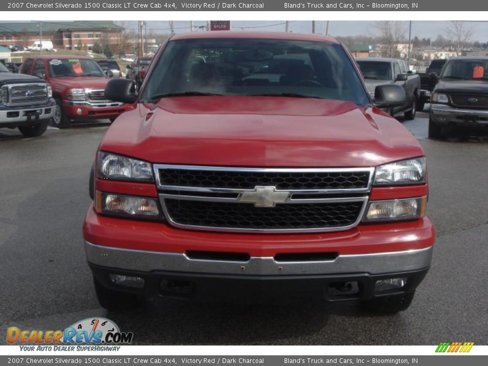2007 Chevrolet Silverado 1500 Classic LT Crew Cab 4x4 Victory Red / Dark Charcoal Photo #4