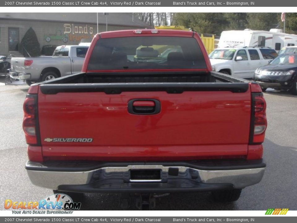 2007 Chevrolet Silverado 1500 Classic LT Crew Cab 4x4 Victory Red / Dark Charcoal Photo #12