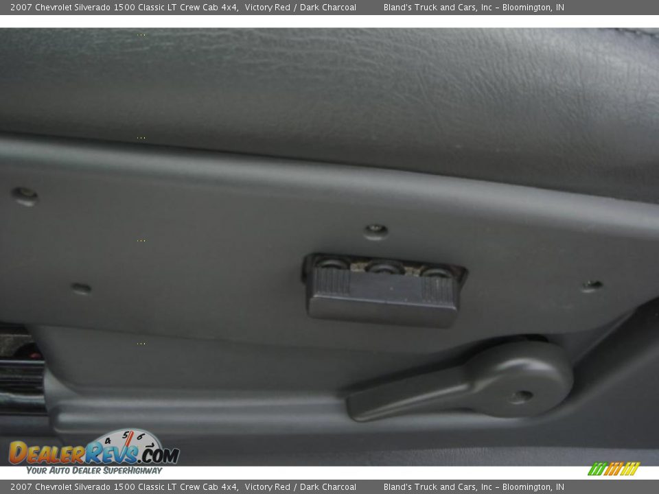 2007 Chevrolet Silverado 1500 Classic LT Crew Cab 4x4 Victory Red / Dark Charcoal Photo #21