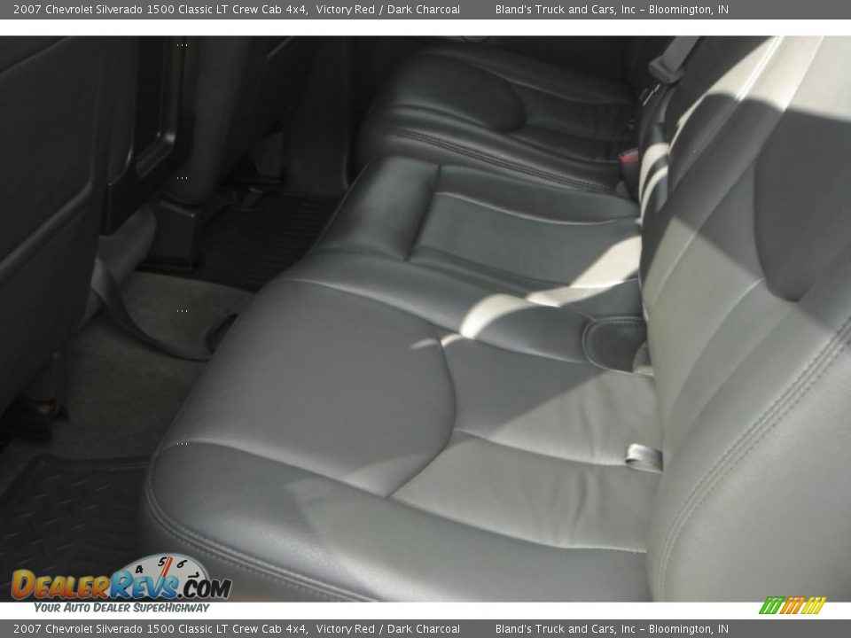 2007 Chevrolet Silverado 1500 Classic LT Crew Cab 4x4 Victory Red / Dark Charcoal Photo #32
