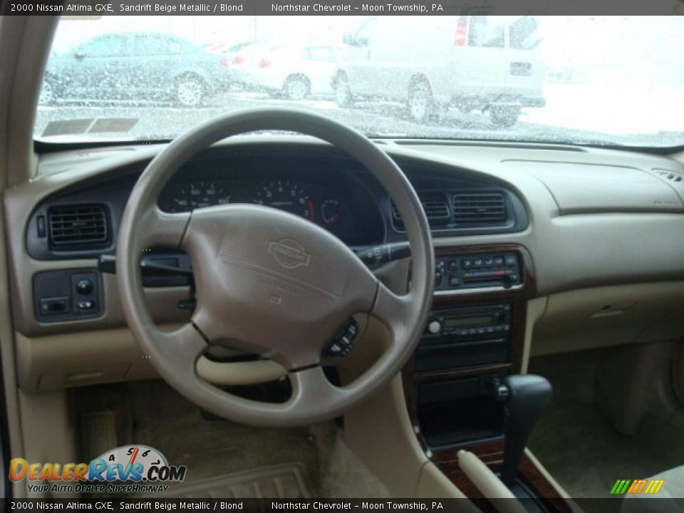 2000 Nissan Altima GXE Sandrift Beige Metallic / Blond Photo #10